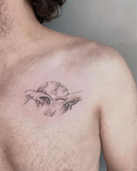 tatuajes centro del pecho|95 Ideas de tatuajes para el pecho